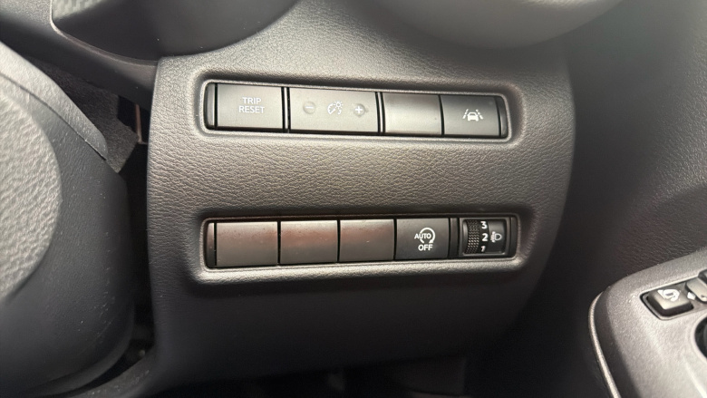 Nissan Juke 1.0 DiG-T 114 N-Connecta 5dr Petrol Hatchback